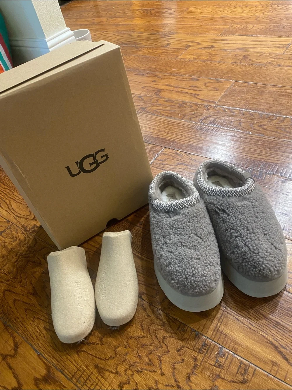 UGG Women's Maxi Curly Tazz Platform Gray Slippers Shoes size 7
